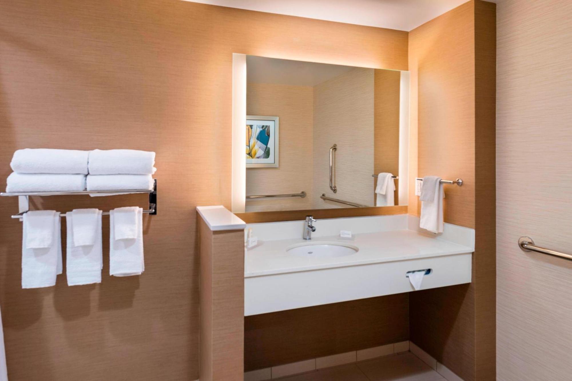 Fairfield Inn & Suites By Marriott Dallas וואקסהאצ'י מראה חיצוני תמונה