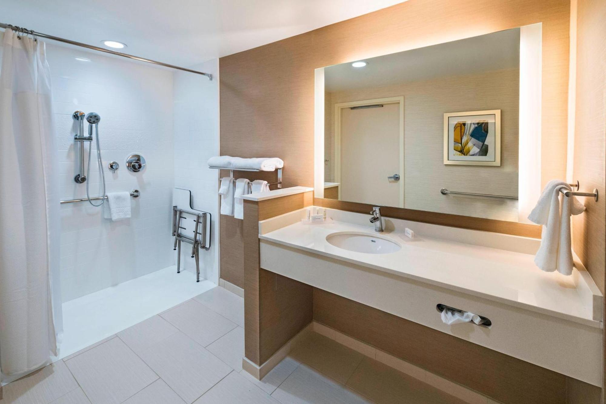 Fairfield Inn & Suites By Marriott Dallas וואקסהאצ'י מראה חיצוני תמונה