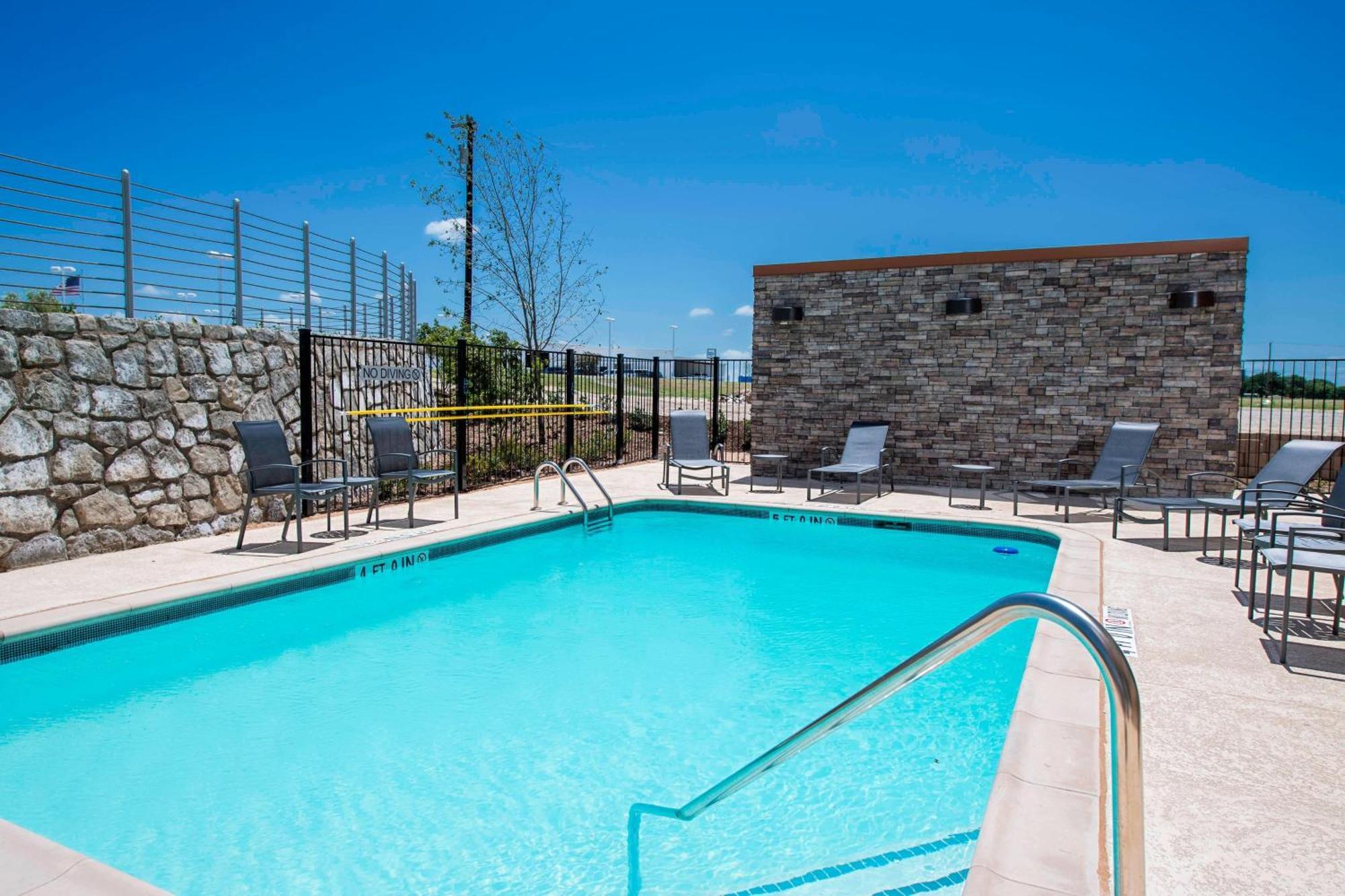 Fairfield Inn & Suites By Marriott Dallas וואקסהאצ'י מראה חיצוני תמונה
